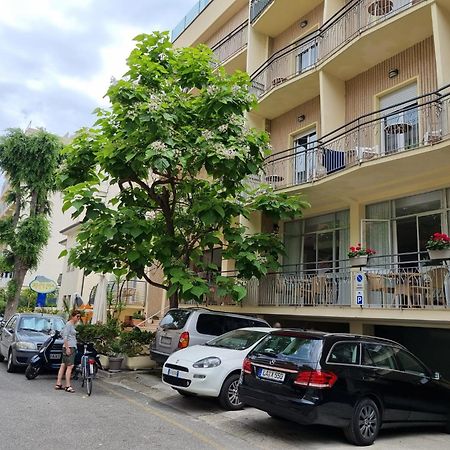 Hotel Esperia Cattolica Eksteriør billede