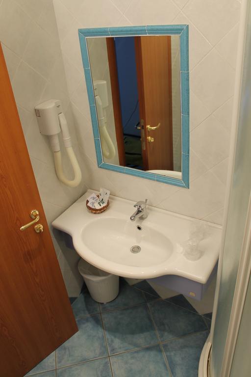 Hotel Esperia Cattolica Værelse billede