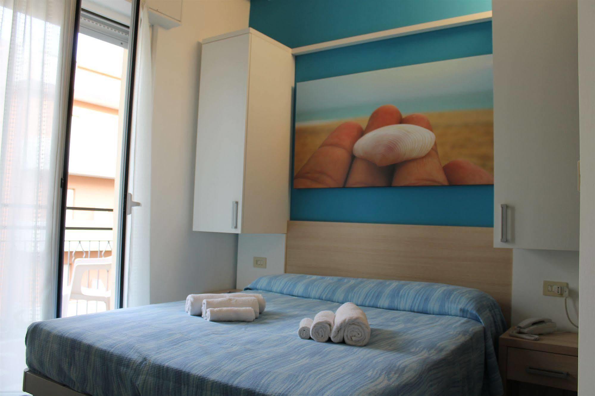 Hotel Esperia Cattolica Eksteriør billede