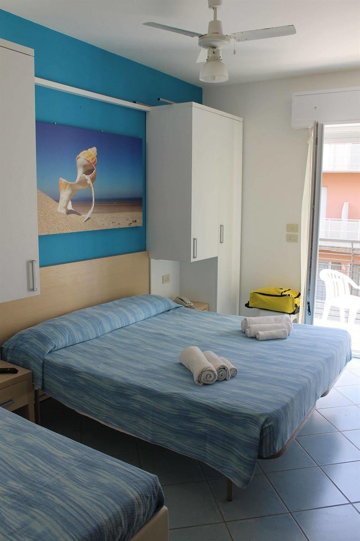 Hotel Esperia Cattolica Eksteriør billede