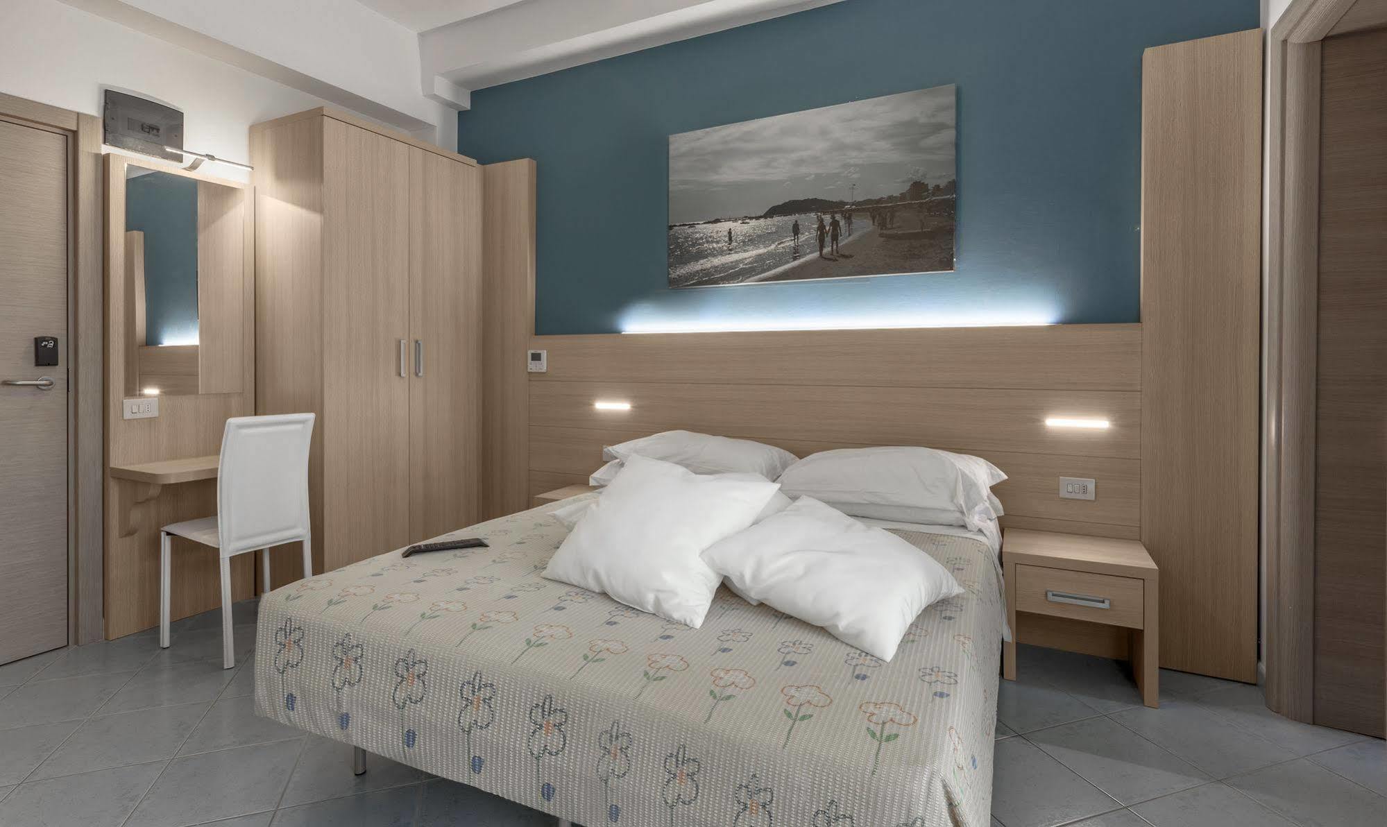 Hotel Esperia Cattolica Eksteriør billede